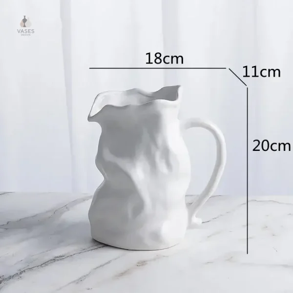 Vase cruche aux courbes élégantes et modernes