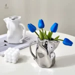 Vase design cruche, ajout artistique à votre espace