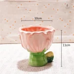 Vase décoratif avec une silhouette florale
