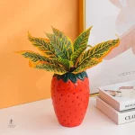 Vase fraise en céramique pour une touche fruitée