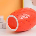 Vase unique en forme de fraise pour salons et bureaux