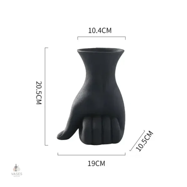 Vase artistique main en position de poing