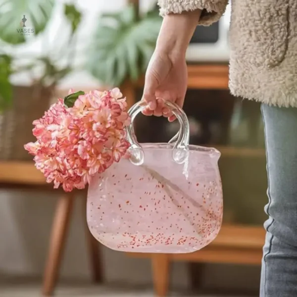 Vase en forme de sac, ajout artistique