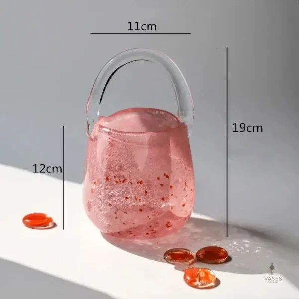 Vase en forme de sac, pièce maîtresse