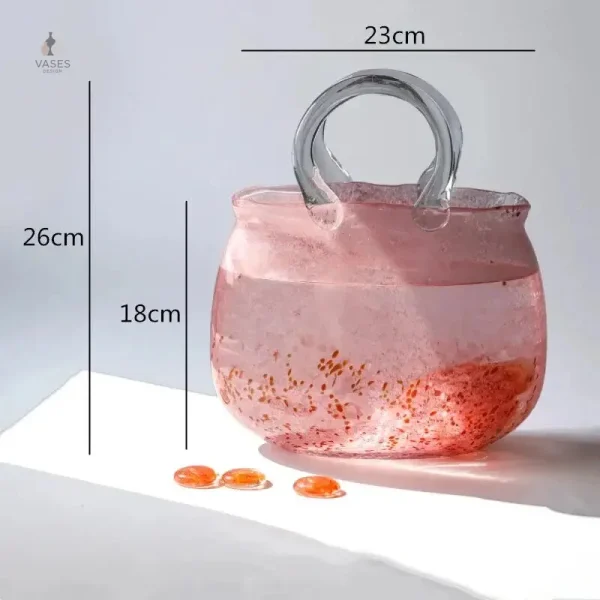 Vase sculptural, mélange d'art et de fonctionnalité
