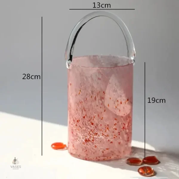 Vase en forme de sac, touche moderne