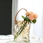 Vase design en forme de sac à main