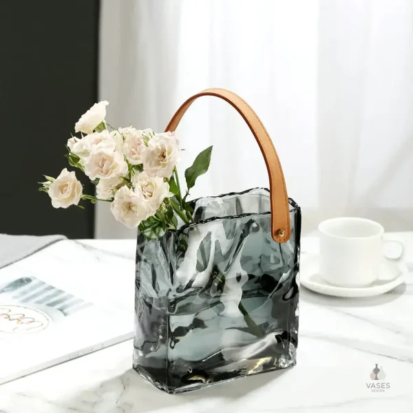 Vase original inspiré du sac à main