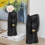 Vase en forme de visage stylisé, accent artistique pour votre maison
