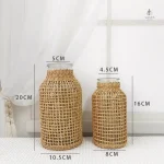 Vase en verre aux accents en paille tissée