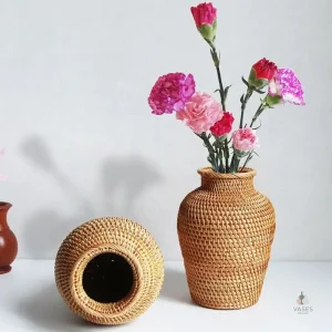 Vase en rotin élégant pour décoration intérieure