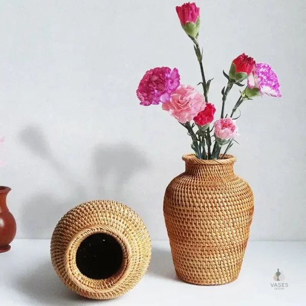 Vase en rotin élégant pour décoration intérieure