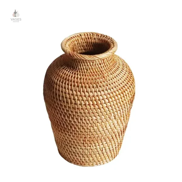 Vase en rotin authentique, pièce unique pour votre maison