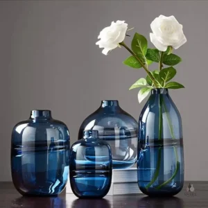 Vase en verre bleu élégant pour décoration intérieure