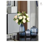 Vase en verre bleu, ajout de couleur à votre décor