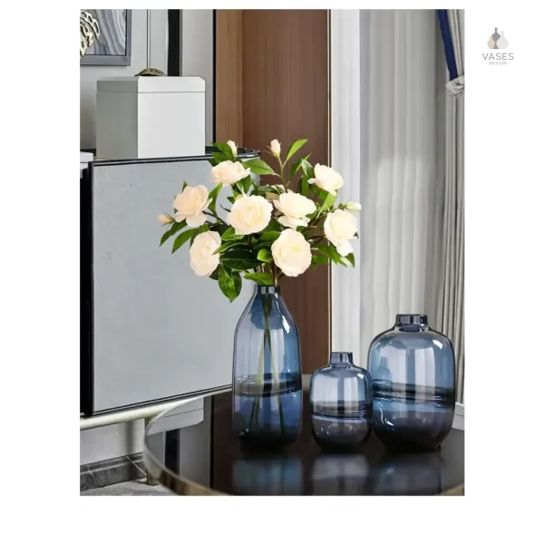 Vase en verre bleu, ajout de couleur à votre décor