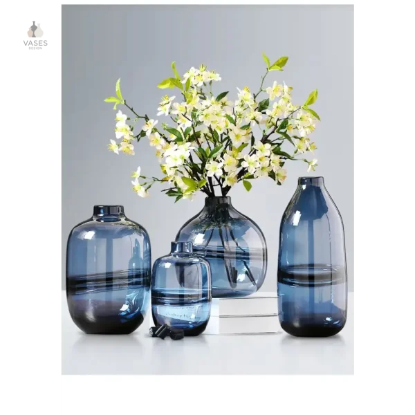 Vase en verre, teinte bleue pour l'intérieur