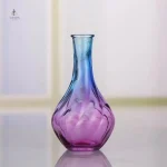 Vase en verre teinté, élégance colorée