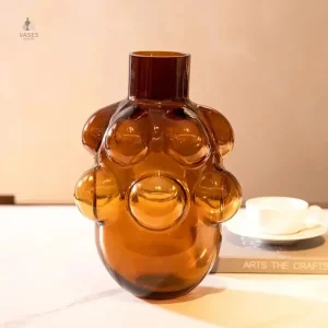 Vase en verre élégant avec des teintes vibrantes