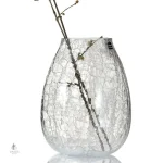 Vase en verre à motifs délicats
