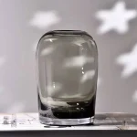 Vase en verre noir, accessoire de décoration tendance