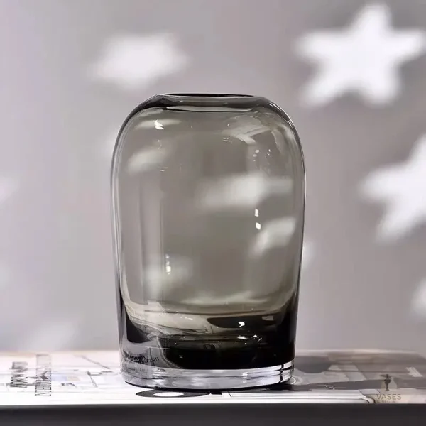 Vase en verre noir, accessoire de décoration tendance