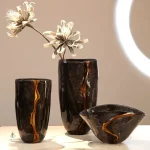 Vase noir en verre style art déco