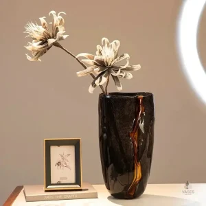 Vase en verre noir design vintage