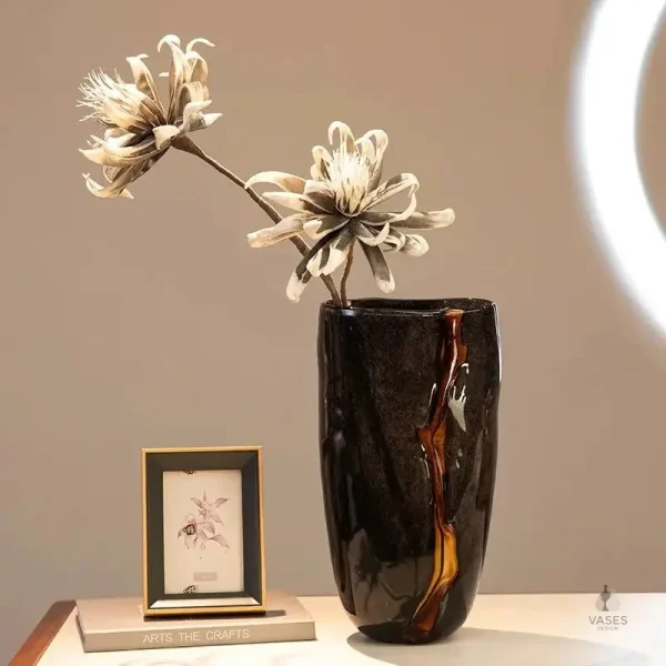 Vase en verre noir design vintage