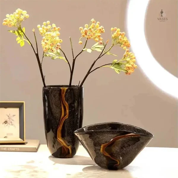 Vase noir art déco pour décoration intérieure