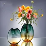 Vase en verre soufflé, style minimaliste