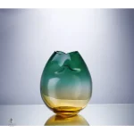 Vase en verre soufflé, forme unique et originale