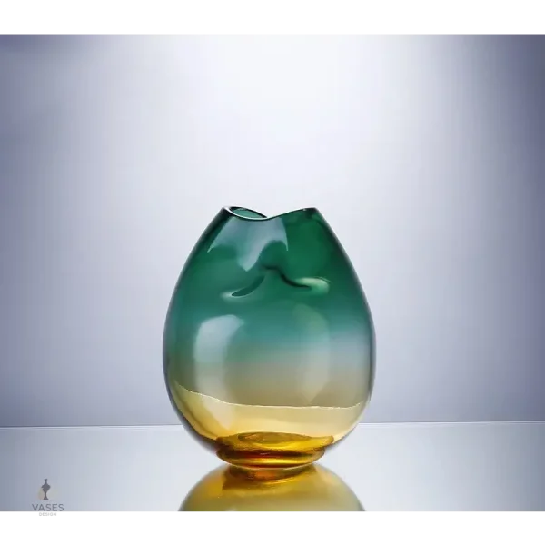 Vase en verre soufflé, forme unique et originale