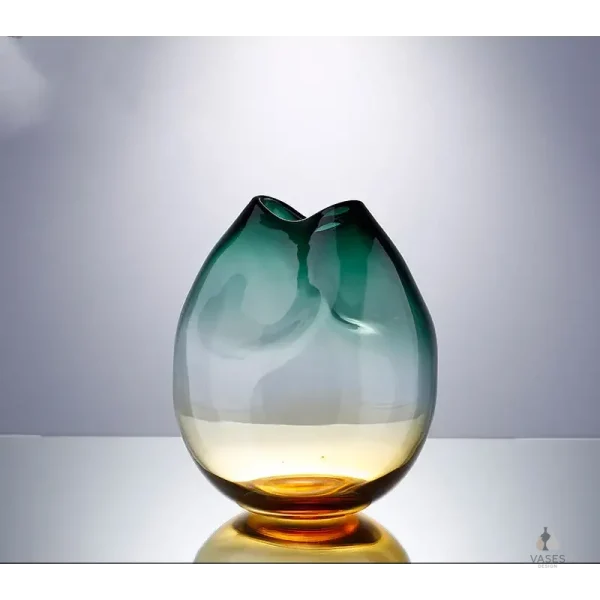 Vase en verre soufflé, pièce décorative intemporelle