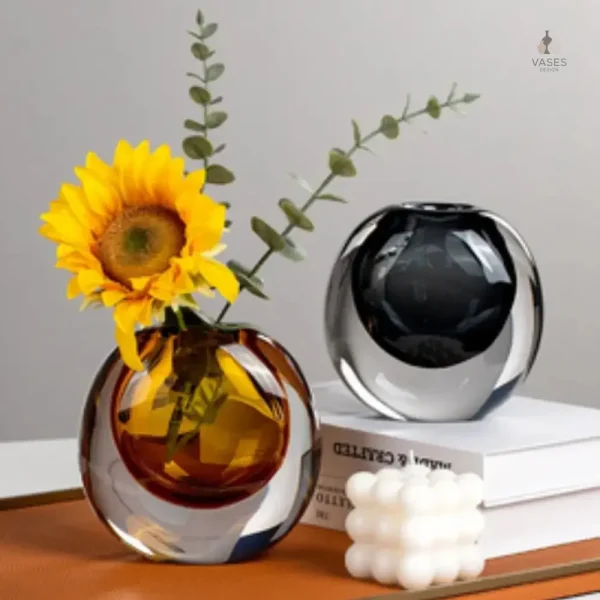 Vase en verre soufflé avec finition brillante