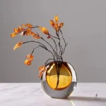 Vase en verre soufflé avec motifs