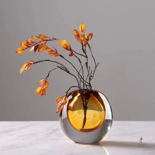 Vase en verre soufflé avec motifs