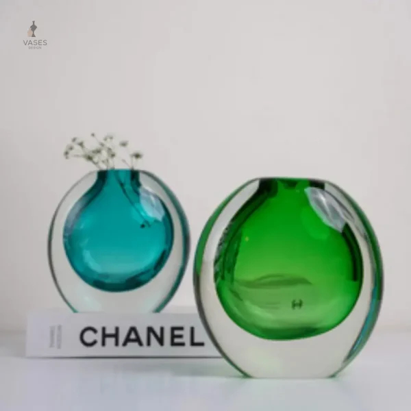 Vase en verre soufflé coloré