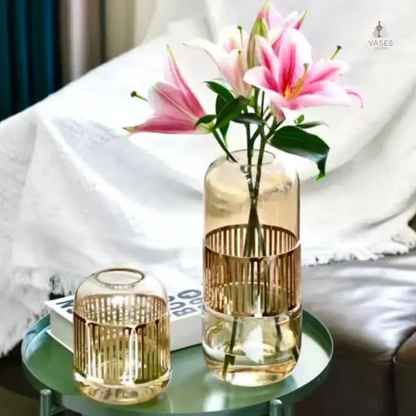 Vase moderne en verre clair