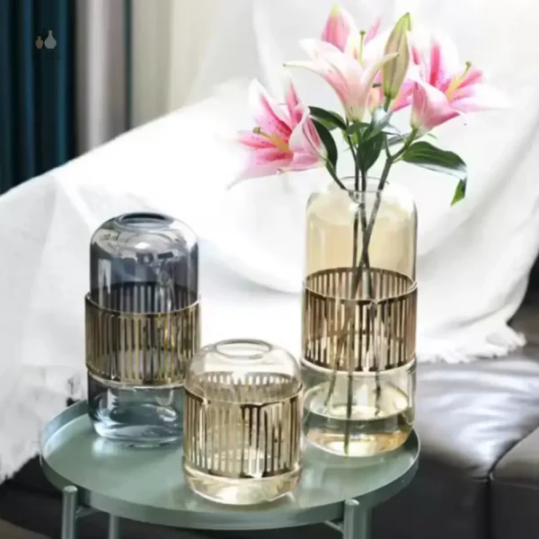 Vase en verre soufflé, design épuré
