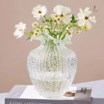 Vase moderne en verre transparent