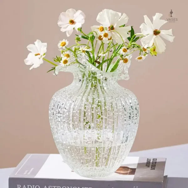 Vase moderne en verre transparent