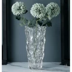 Vase en verre vintage avec courbes