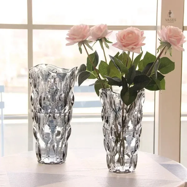 Vase en verre transparent artisanal