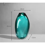 Vase en verre soufflé vert