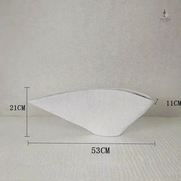 Vase éventail aux lignes épurées pour un style minimaliste