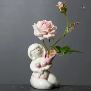 Vase décoratif au design féminin