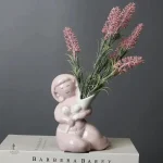 Vase artistique inspiré de formes féminines