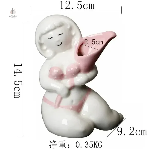 Vase moderne avec une silhouette féminine