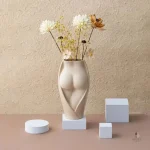 Vase artistique en forme féminine